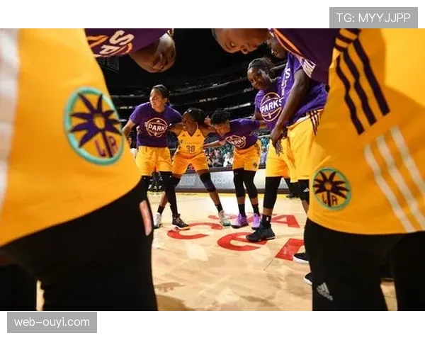 内部教学赛:神秘人新阵容磨合欠佳,不敌WNCA A劲旅 内部教学赛:神秘人新阵容磨合欠佳,不敌WNCA A劲旅